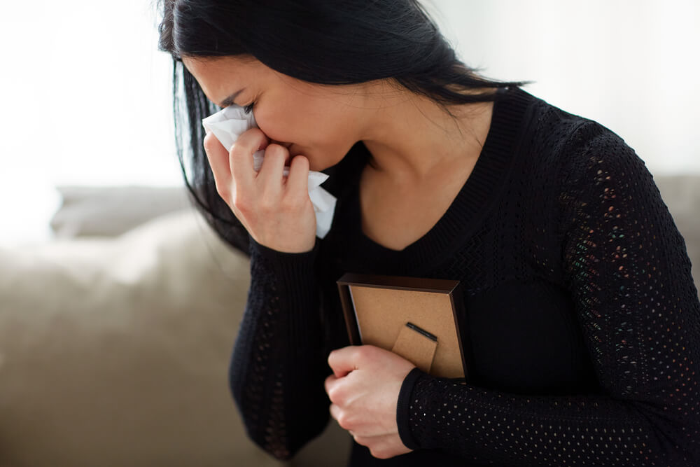 Wife mourning on his husband's death.